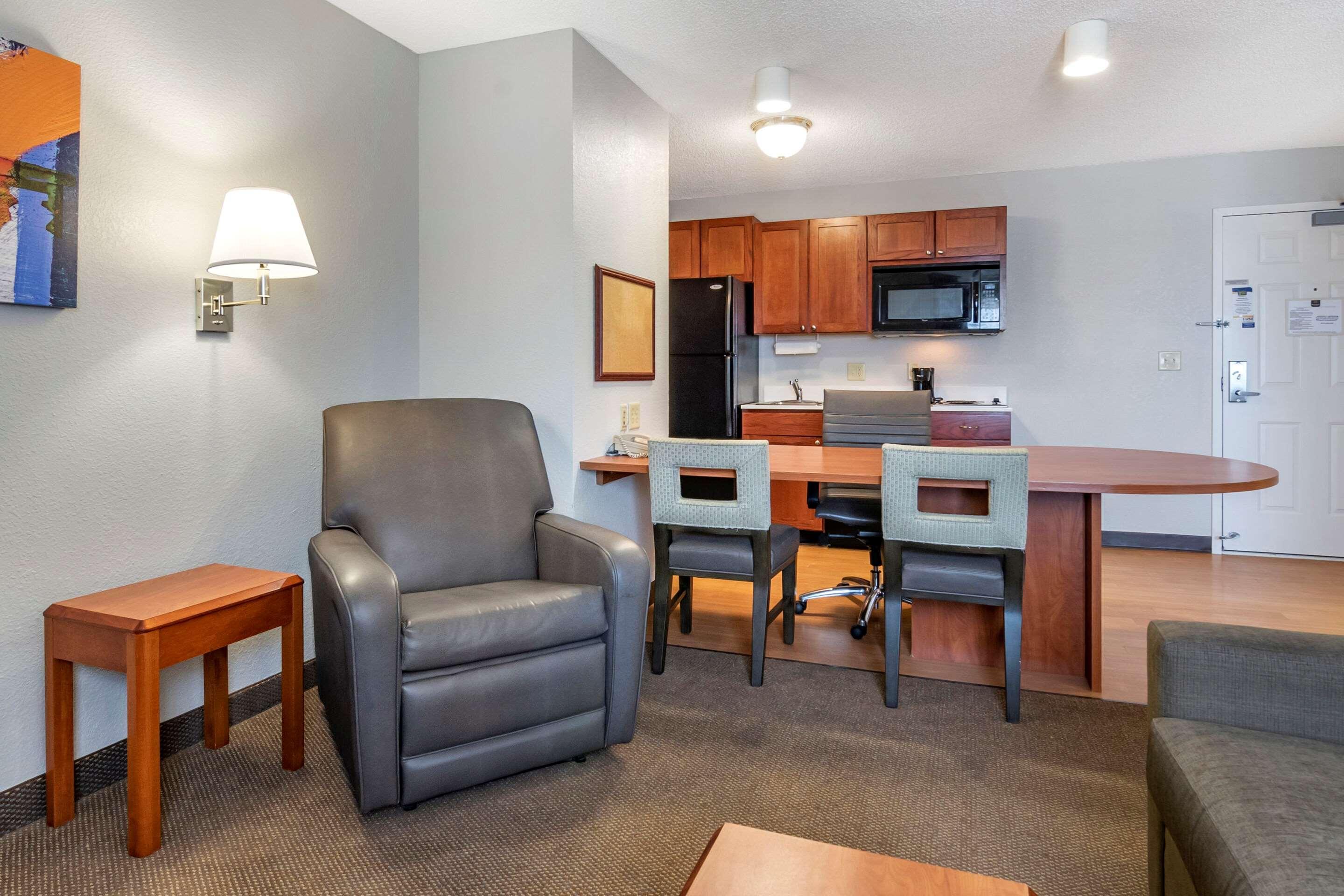 Mainstay Suites Emporia Esterno foto